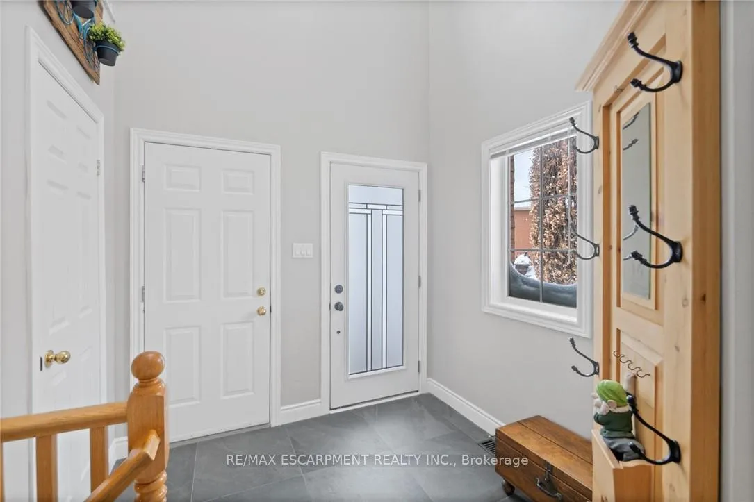 Photo 6 of 46 Pentland Road, Hamilton, Waterdown — HOMEH