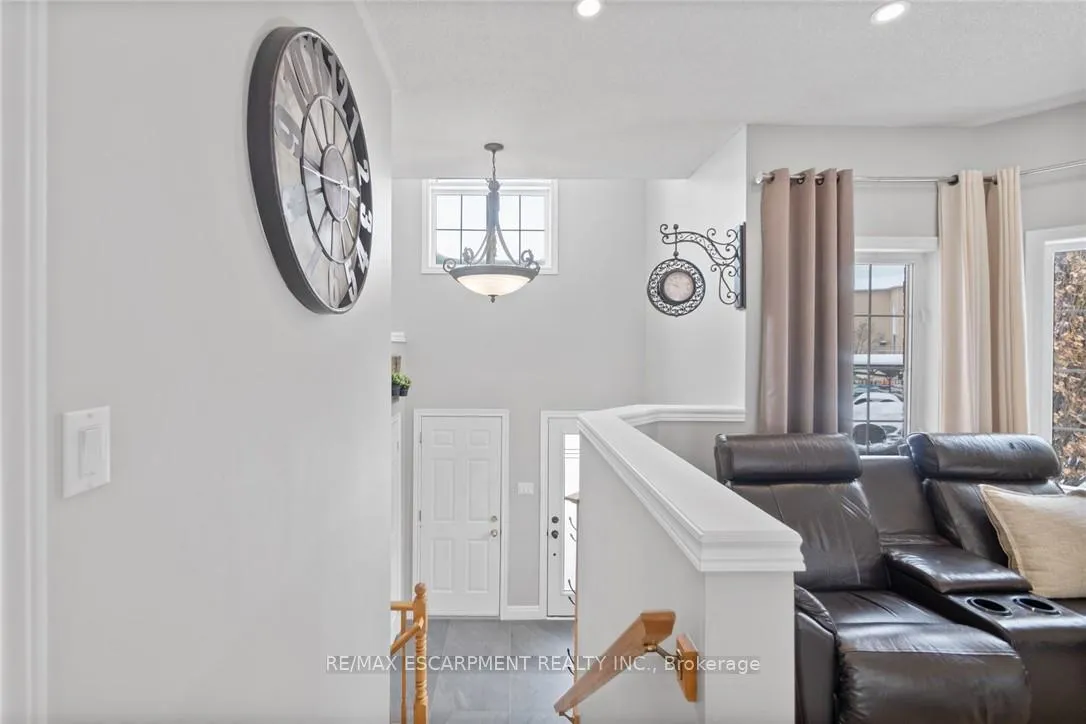 Photo 7 of 46 Pentland Road, Hamilton, Waterdown — HOMEH