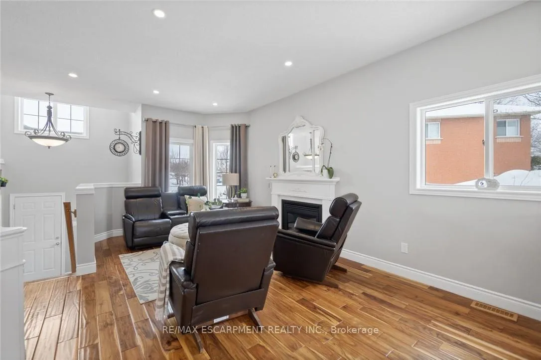 Photo 8 of 46 Pentland Road, Hamilton, Waterdown — HOMEH