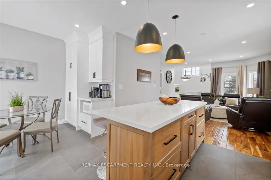 Photo 15 of 46 Pentland Road, Hamilton, Waterdown — HOMEH