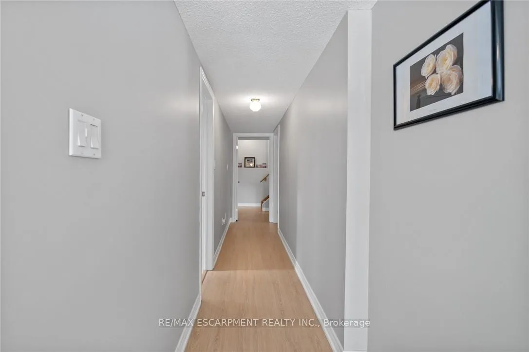 Photo 28 of 46 Pentland Road, Hamilton, Waterdown — HOMEH