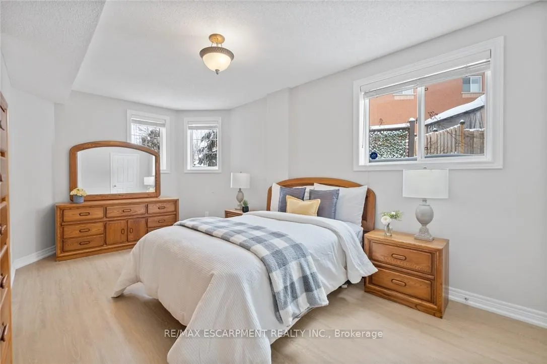 Photo 36 of 46 Pentland Road, Hamilton, Waterdown — HOMEH