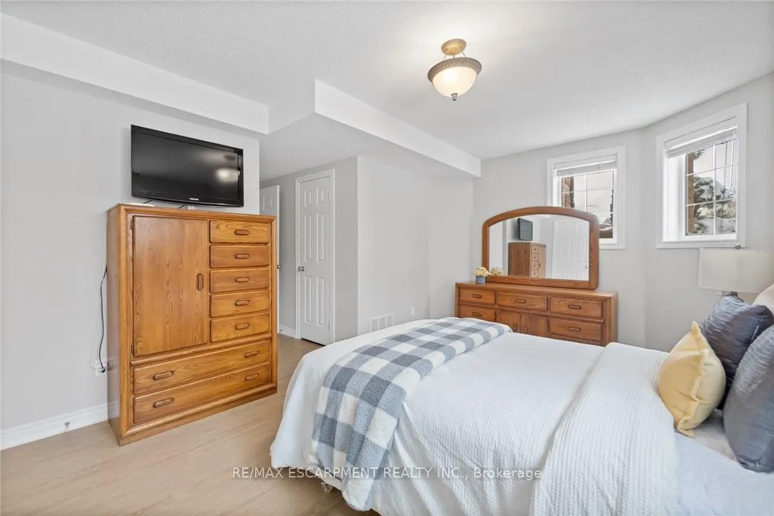 Photo 37 of 46 Pentland Road, Hamilton, Waterdown — HOMEH