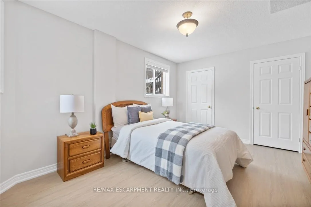 Photo 38 of 46 Pentland Road, Hamilton, Waterdown — HOMEH