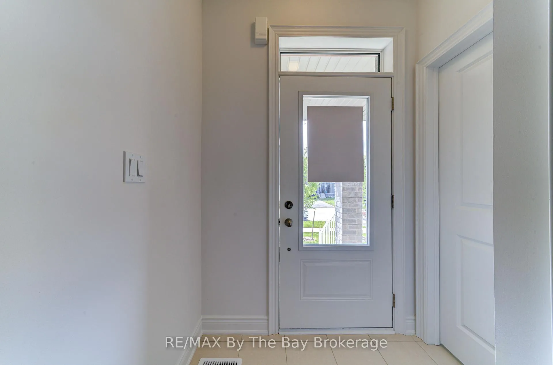 Photo 3 of 25 Lisa Street, Wasaga Beach — HOMEH