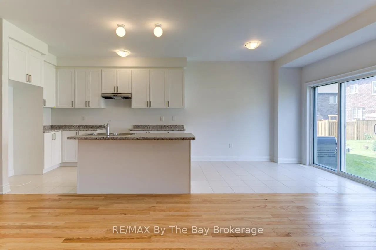 Photo 8 of 25 Lisa Street, Wasaga Beach — HOMEH