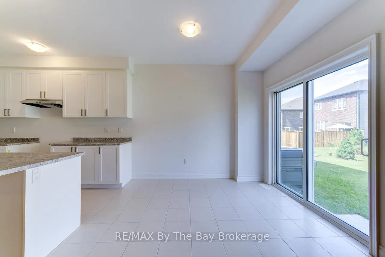 Photo 10 of 25 Lisa Street, Wasaga Beach — HOMEH