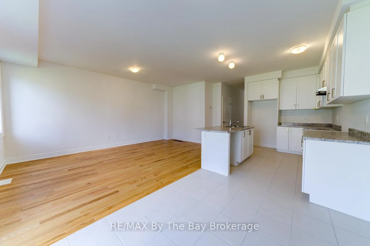 Photo 11 of 25 Lisa Street, Wasaga Beach — HOMEH