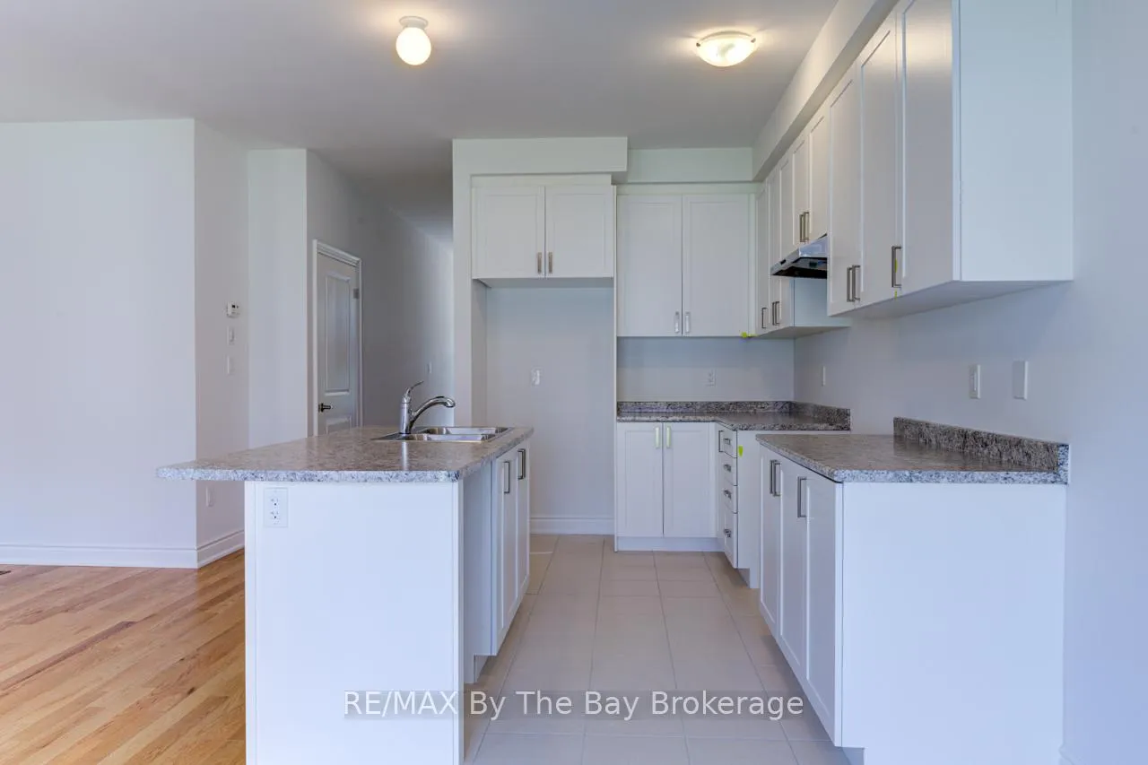 Photo 12 of 25 Lisa Street, Wasaga Beach — HOMEH