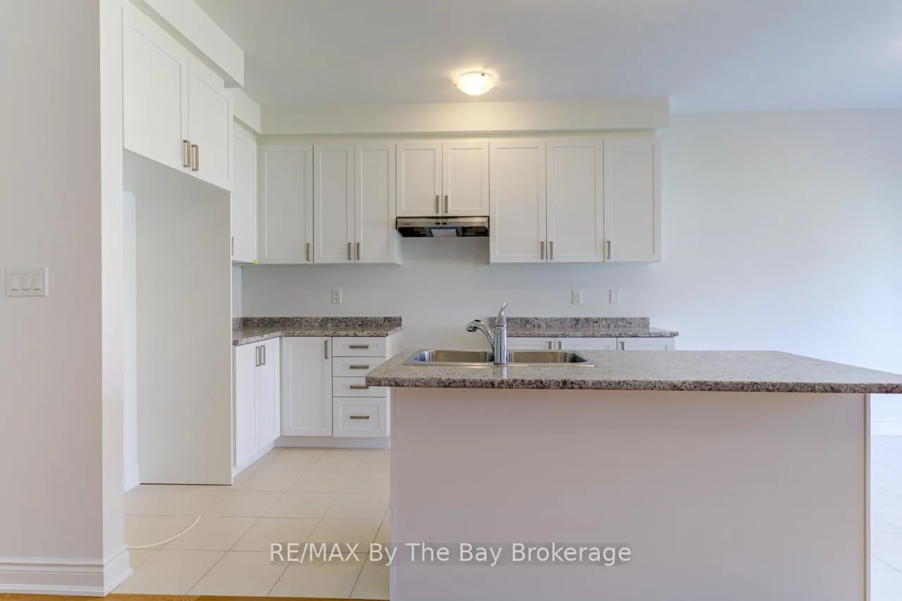 Photo 13 of 25 Lisa Street, Wasaga Beach — HOMEH