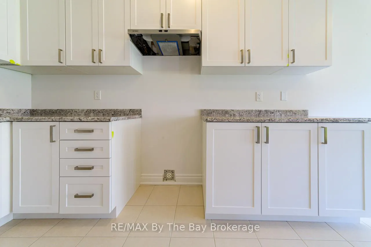 Photo 14 of 25 Lisa Street, Wasaga Beach — HOMEH