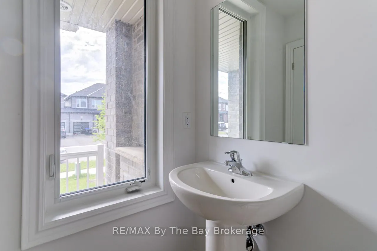 Photo 17 of 25 Lisa Street, Wasaga Beach — HOMEH
