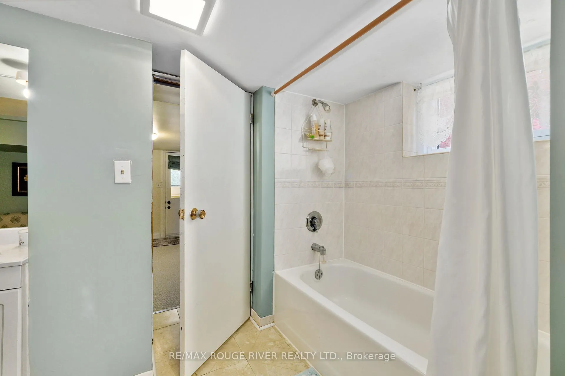 Photo 35 of 63 University Avenue E, Cobourg — HOMEH