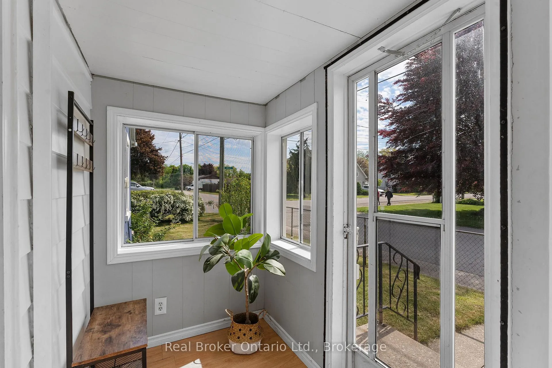 Photo 4 of 61 Jane Street, Haldimand — HOMEH