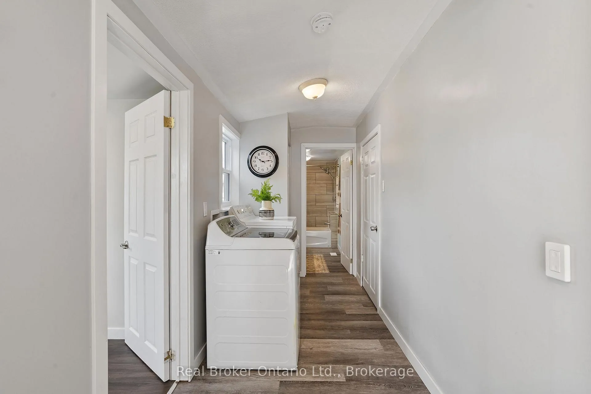 Photo 5 of 61 Jane Street, Haldimand — HOMEH