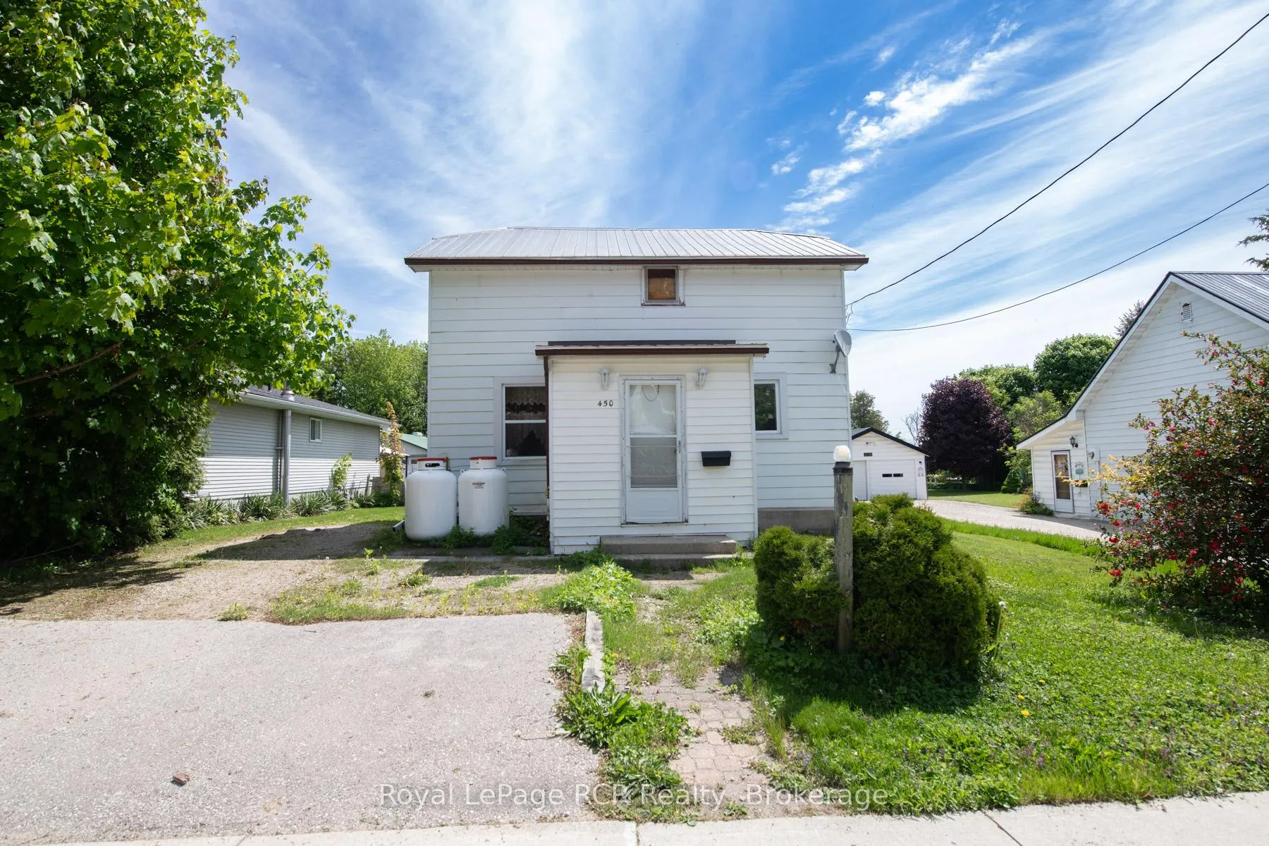 Front of 450 James Street W