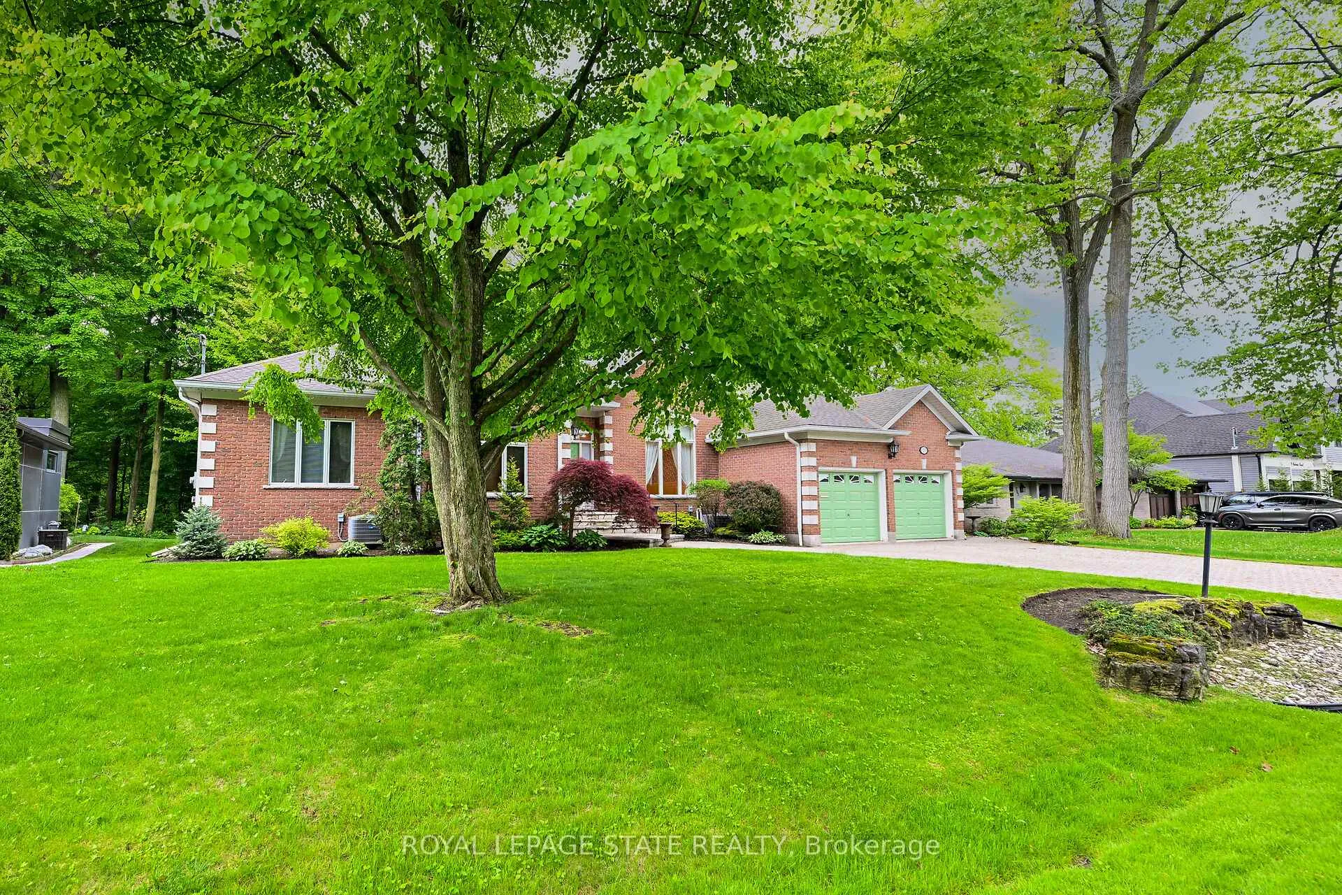 Photo 2 of 253 Robina Road, Hamilton, Ancaster — HOMEH