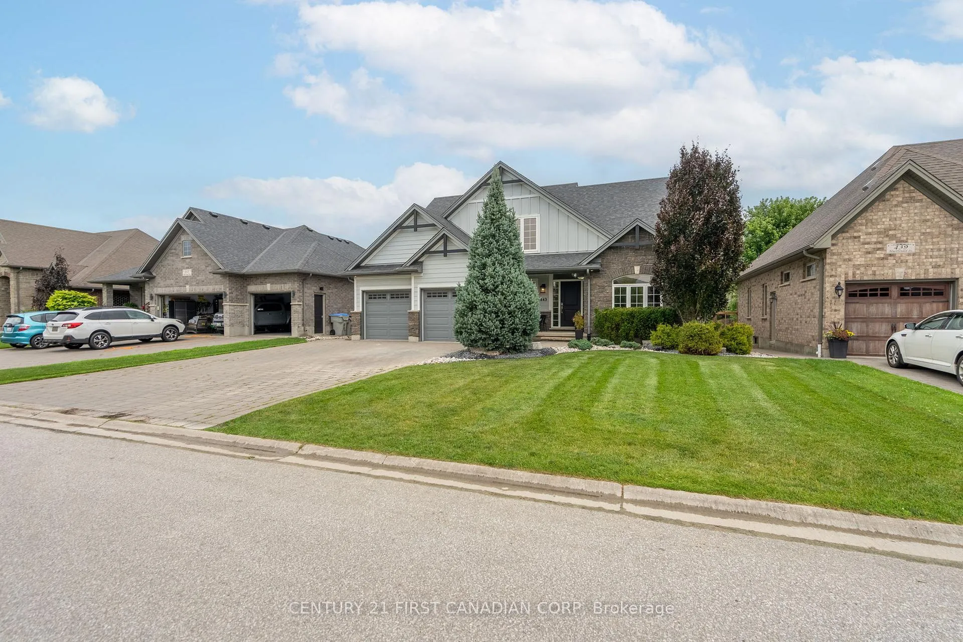 Photo 2 of 443 MacDonald Street, Strathroy-Caradoc, NE — HOMEH