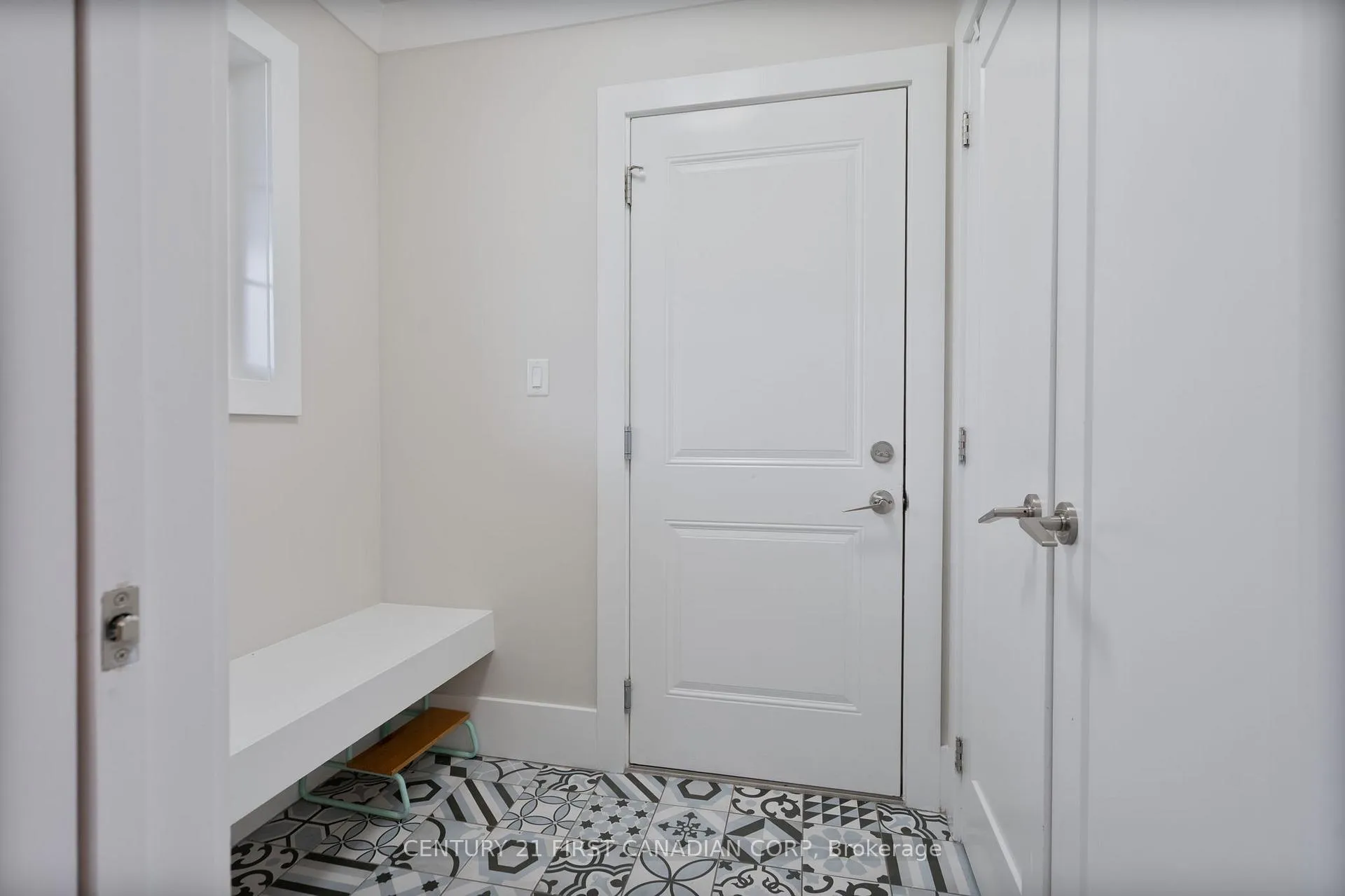 Photo 7 of 443 MacDonald Street, Strathroy-Caradoc, NE — HOMEH