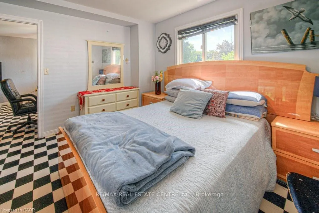 Photo 16 of 164 Green Valley Drive, Kitchener — HOMEH