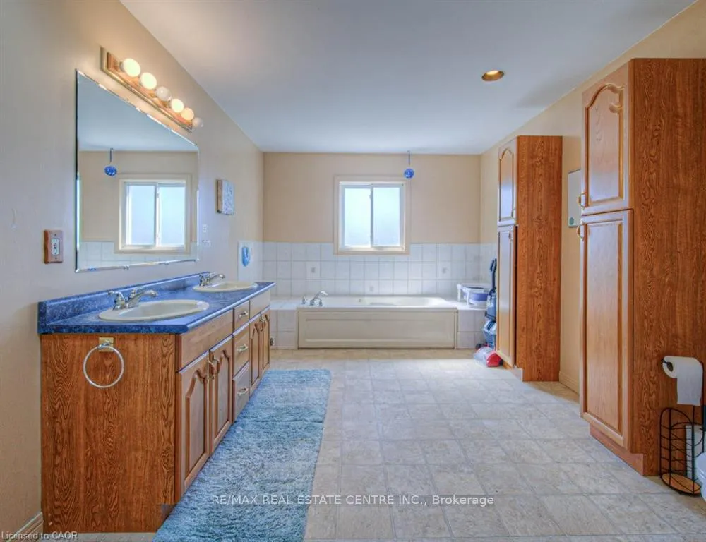 Photo 19 of 164 Green Valley Drive, Kitchener — HOMEH