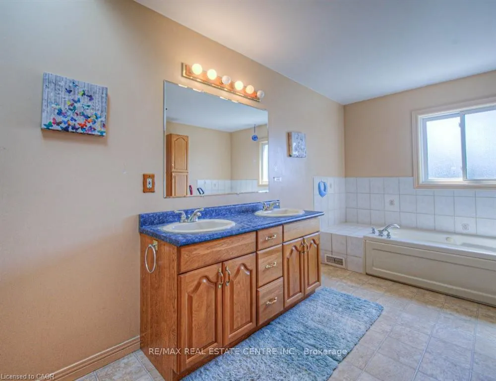 Photo 20 of 164 Green Valley Drive, Kitchener — HOMEH