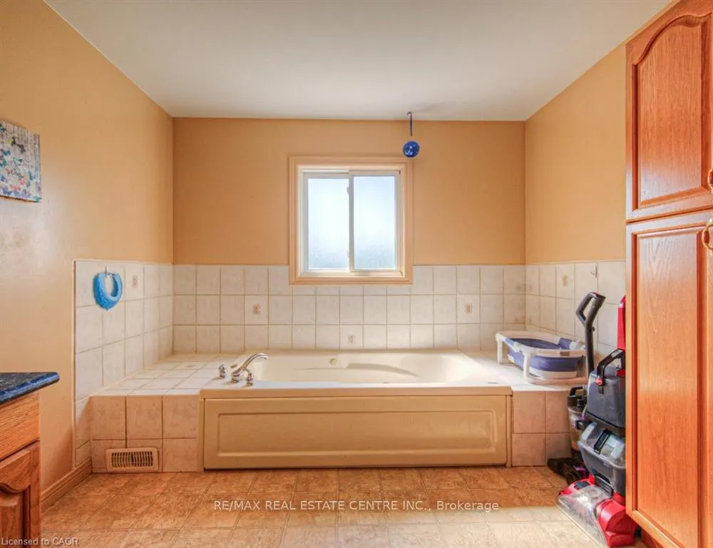 Photo 21 of 164 Green Valley Drive, Kitchener — HOMEH