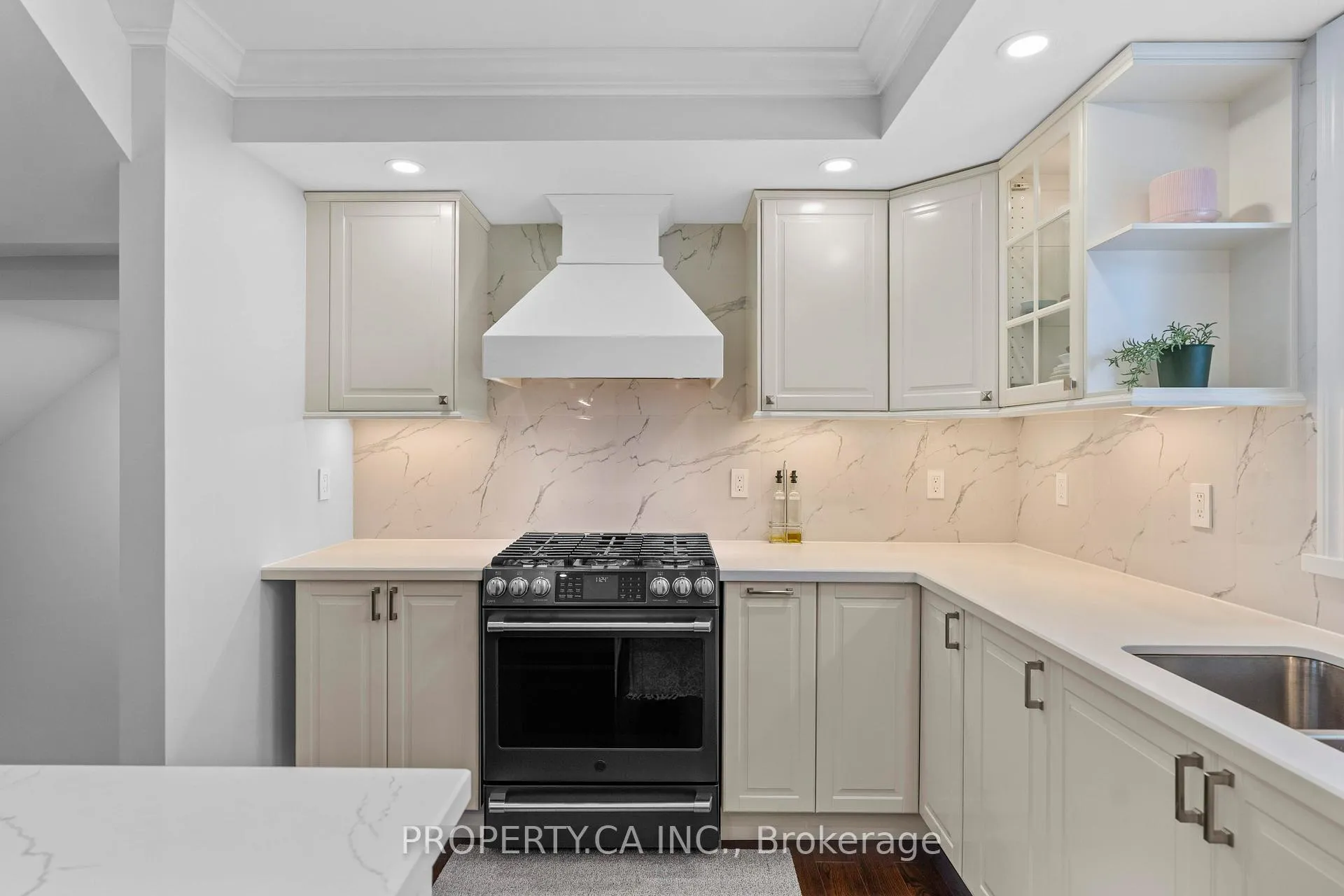 Photo 13 of 72 Martha Street, Hamilton, McQuesten — HOMEH