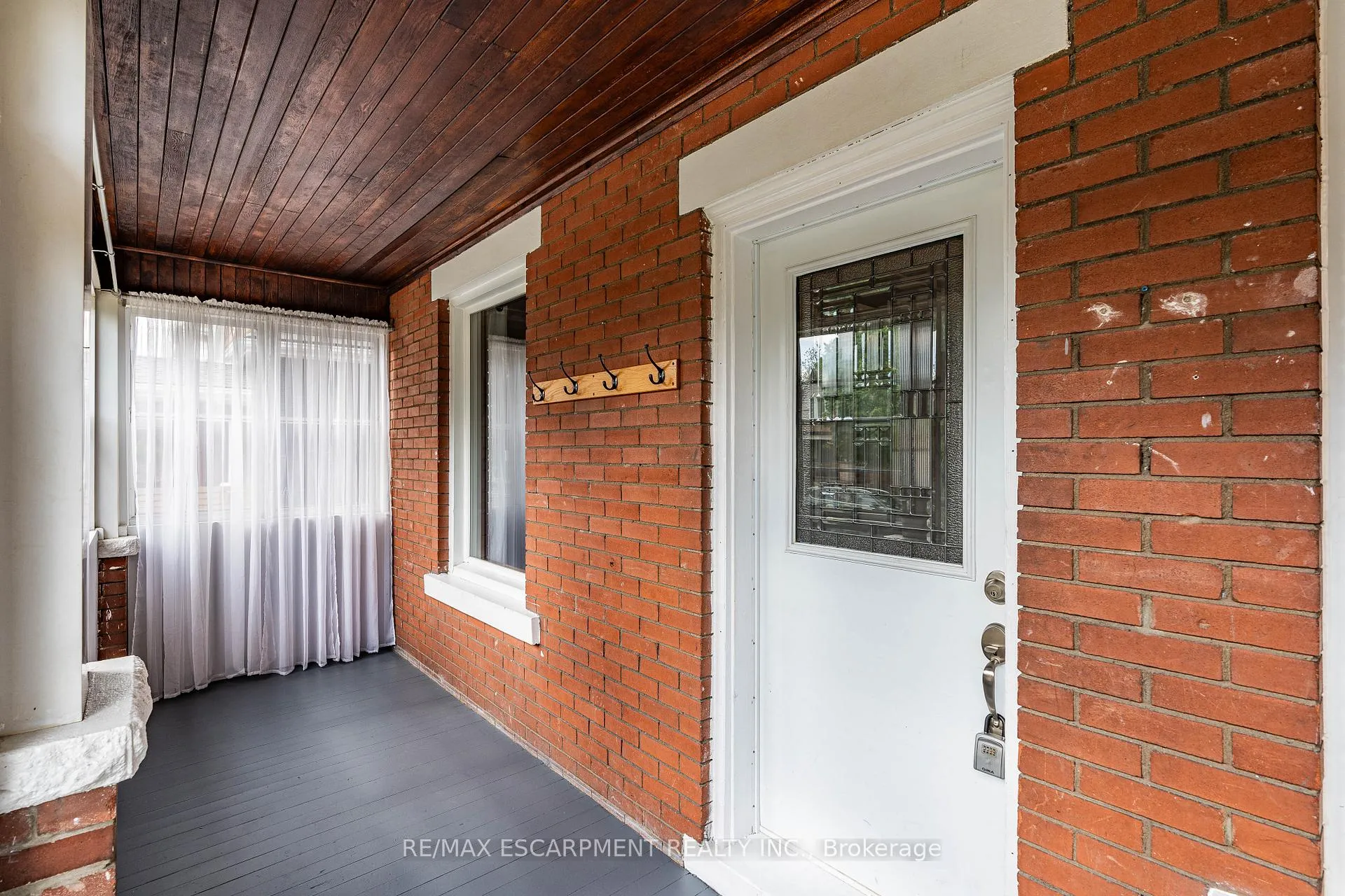Photo 3 of 86 Graham Avenue S, Hamilton, Delta — HOMEH