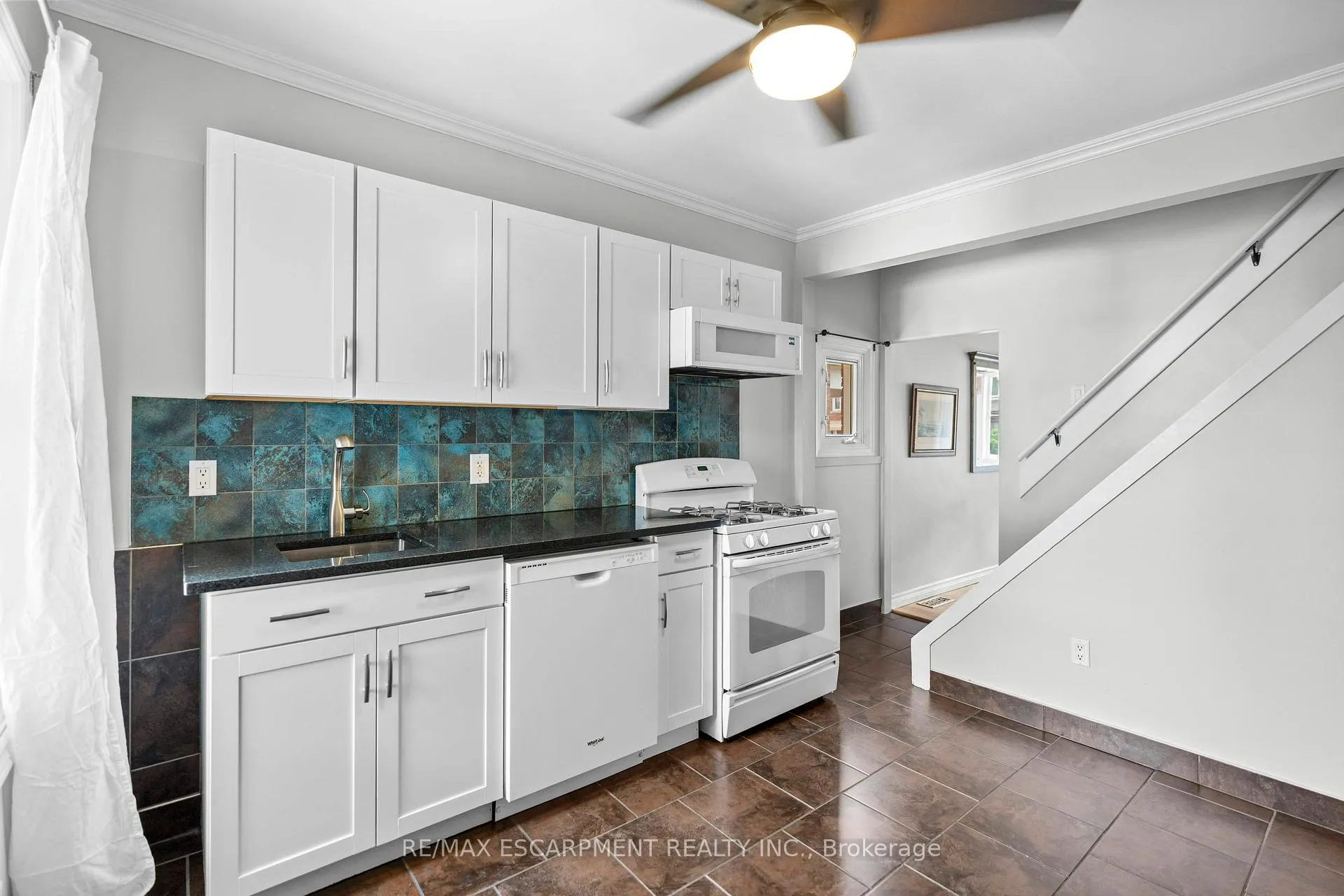 Photo 15 of 86 Graham Avenue S, Hamilton, Delta — HOMEH