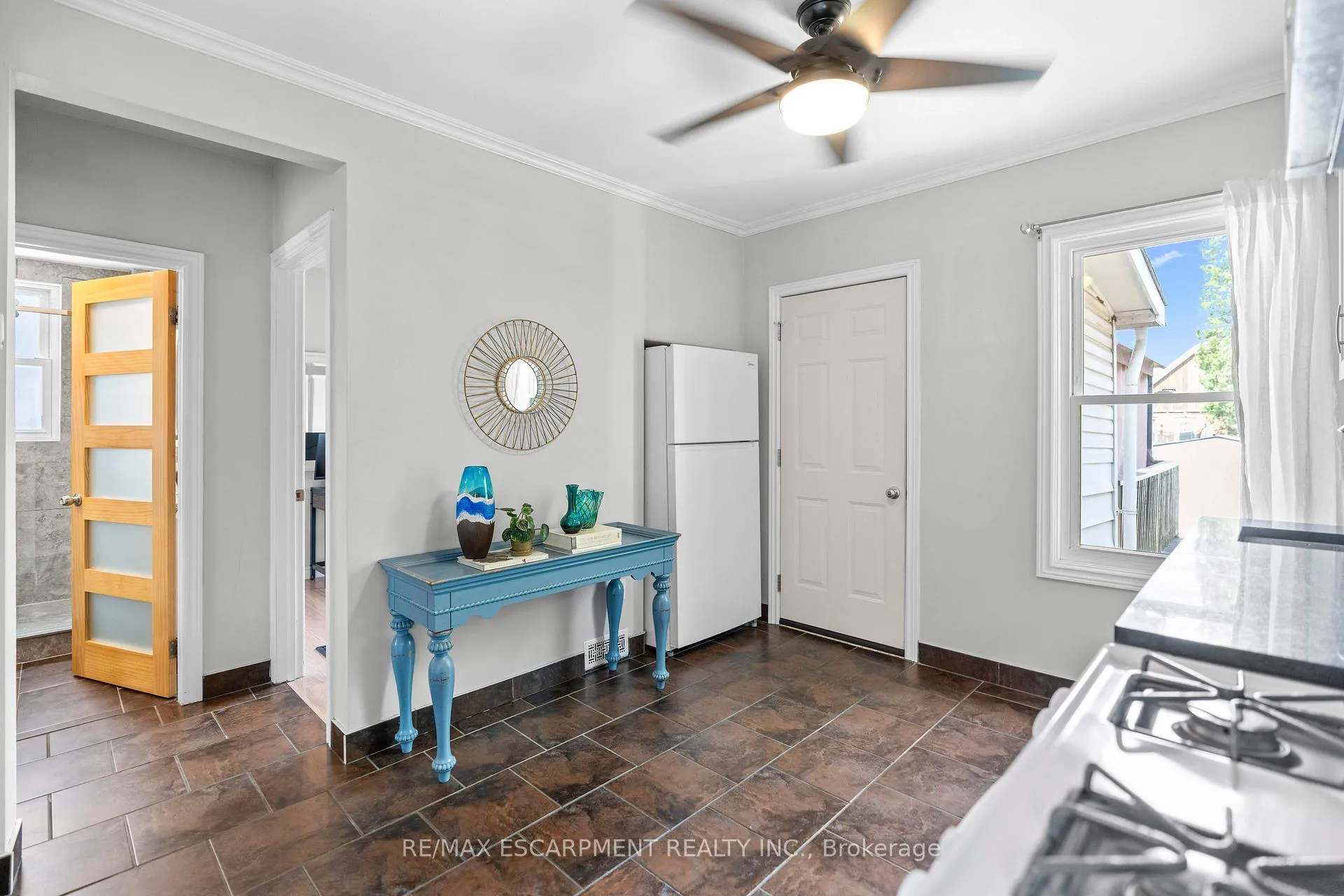 Photo 17 of 86 Graham Avenue S, Hamilton, Delta — HOMEH