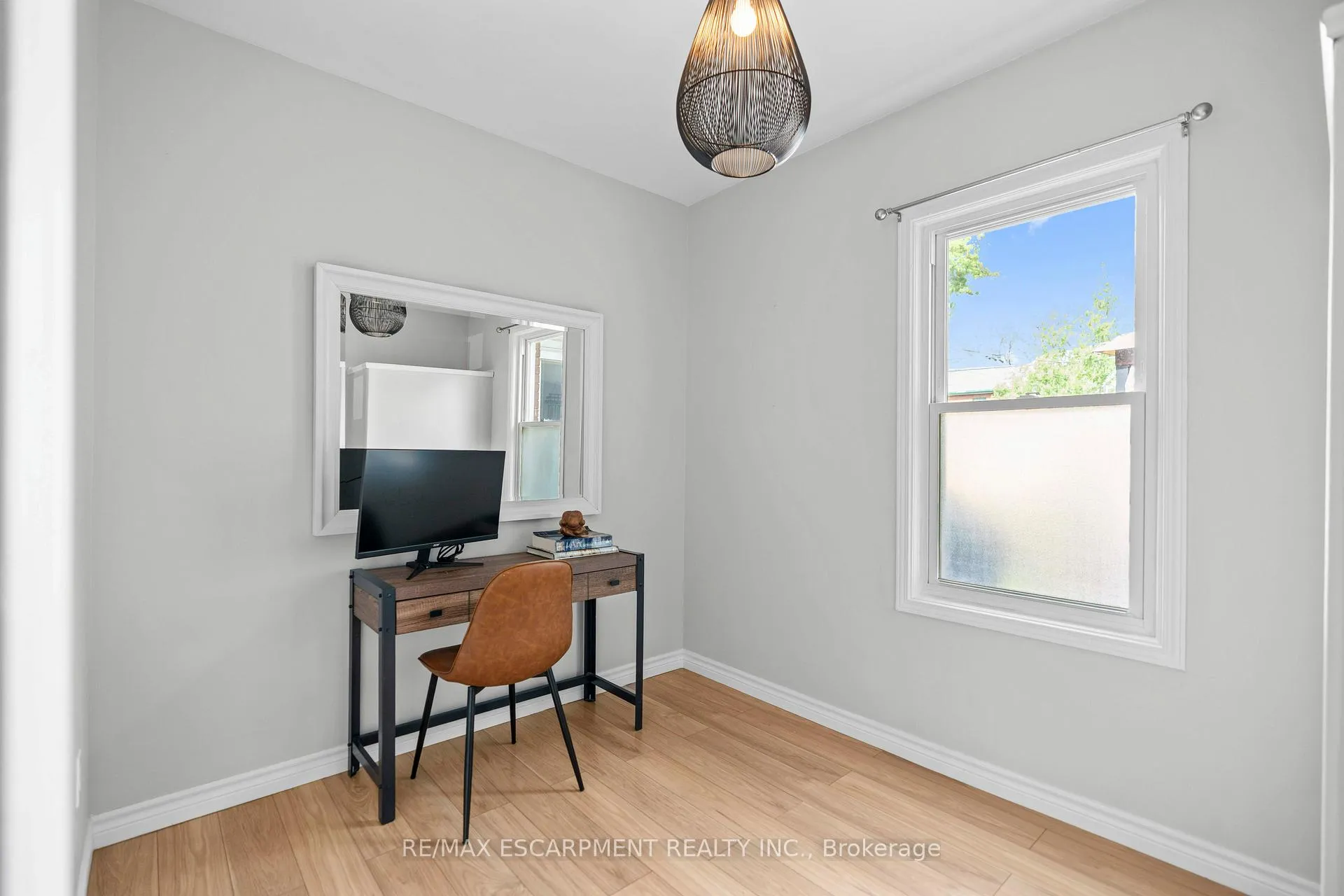 Photo 18 of 86 Graham Avenue S, Hamilton, Delta — HOMEH