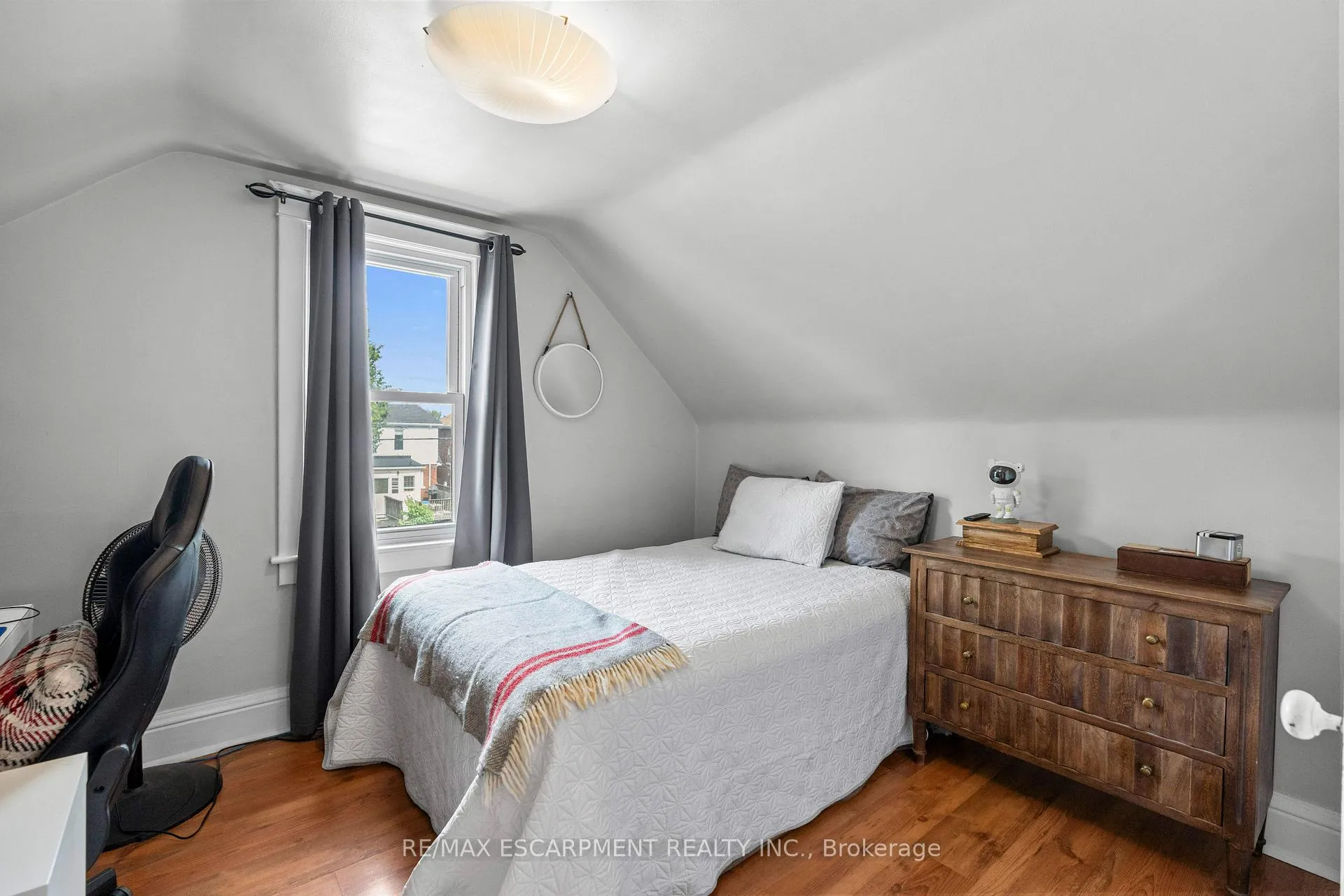 Photo 27 of 86 Graham Avenue S, Hamilton, Delta — HOMEH