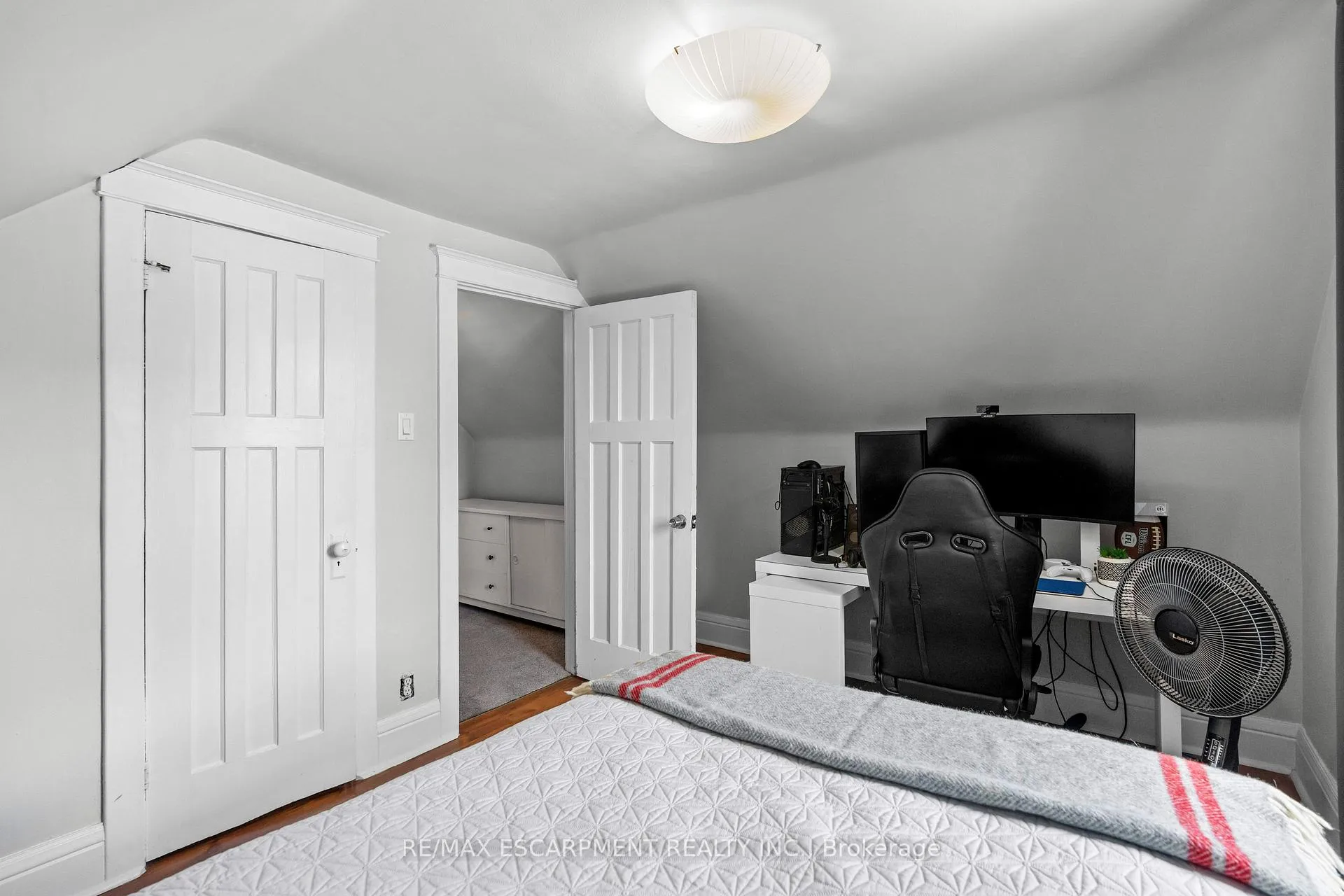 Photo 28 of 86 Graham Avenue S, Hamilton, Delta — HOMEH