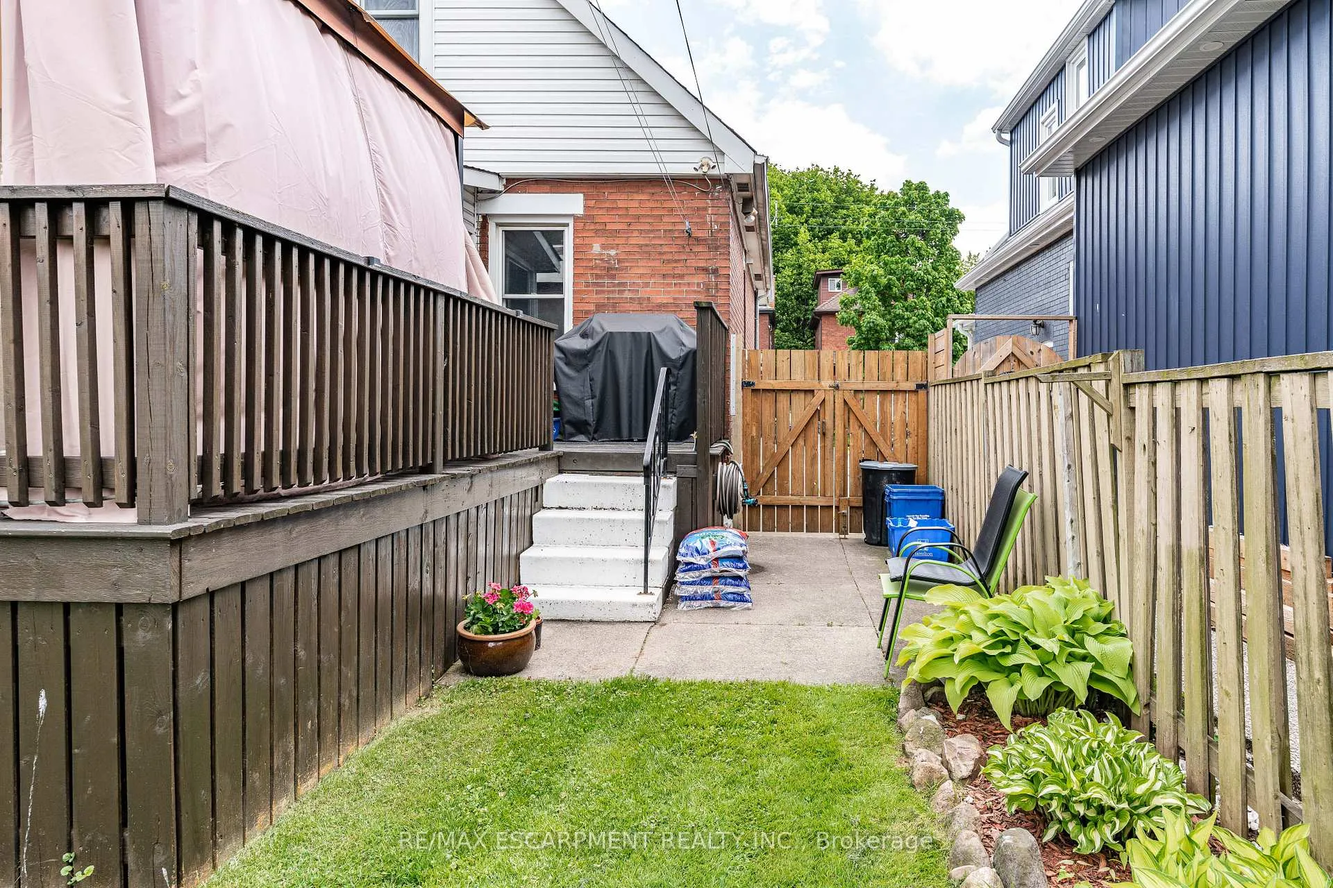 Photo 41 of 86 Graham Avenue S, Hamilton, Delta — HOMEH