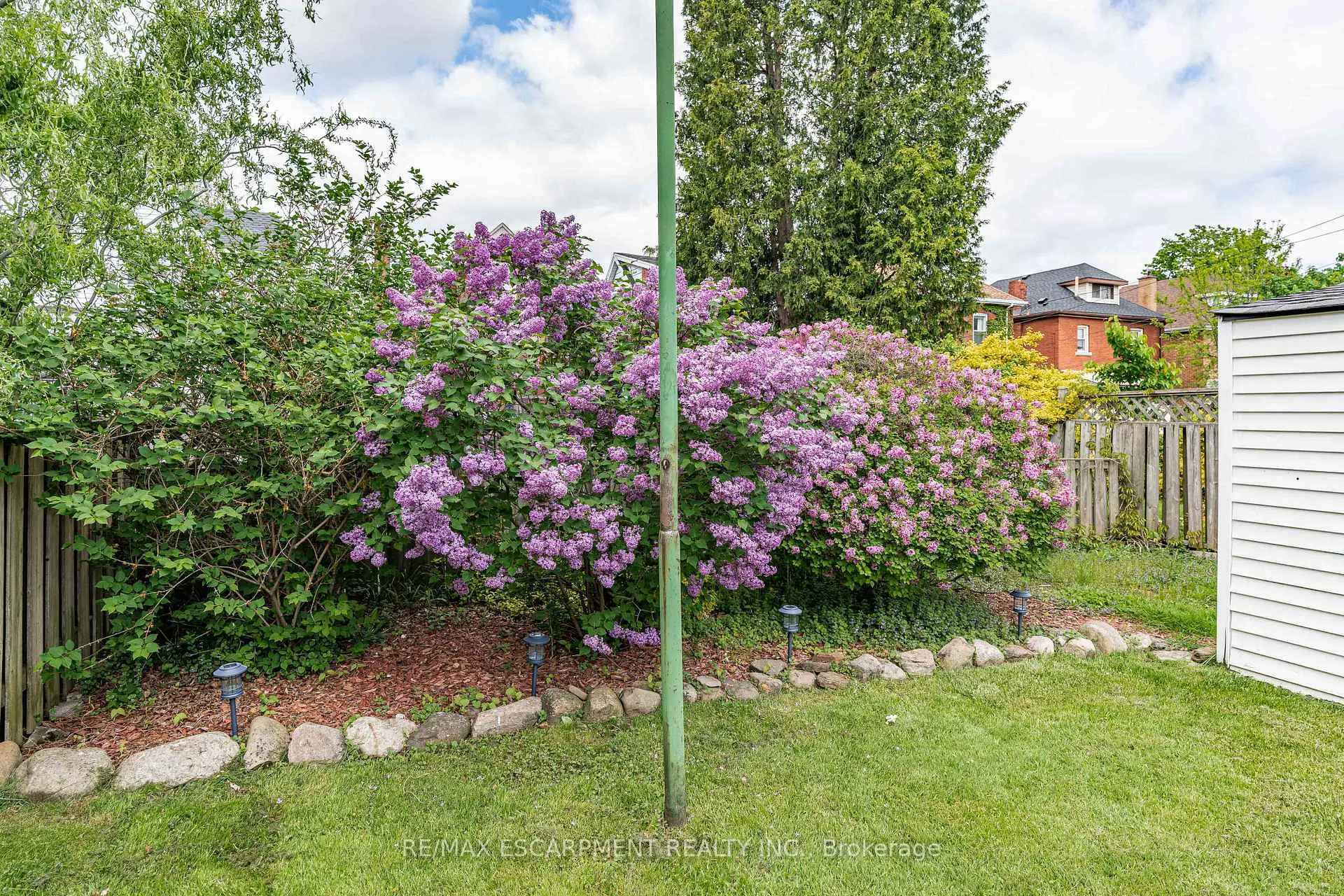 Photo 43 of 86 Graham Avenue S, Hamilton, Delta — HOMEH