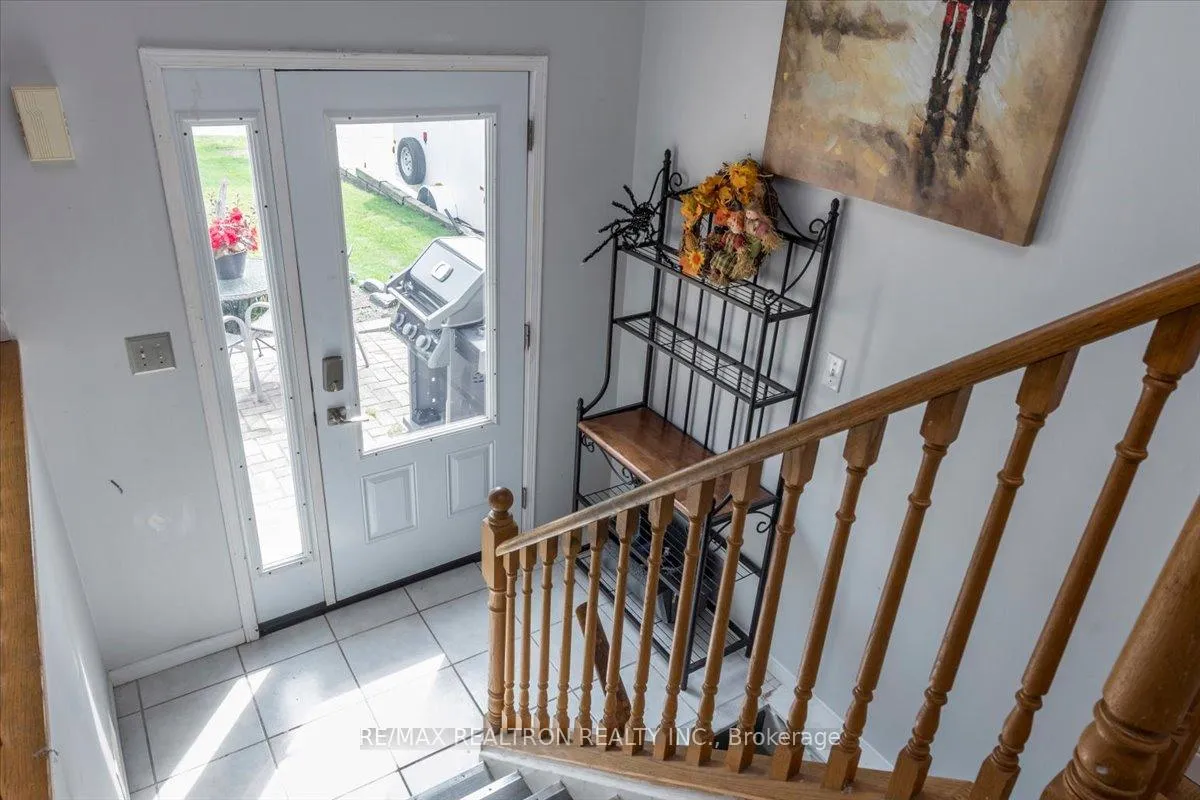 Photo 4 of 34 Butternut Drive, Barrie, Holly — HOMEH