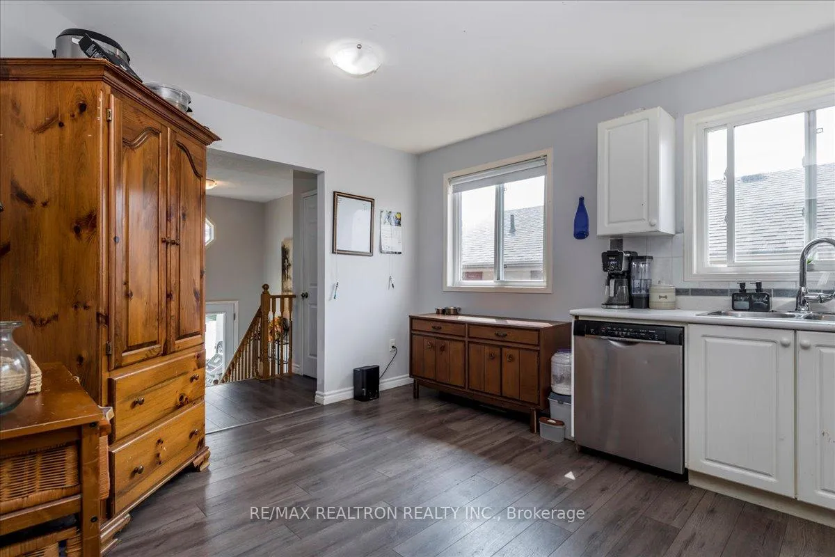 Photo 5 of 34 Butternut Drive, Barrie, Holly — HOMEH