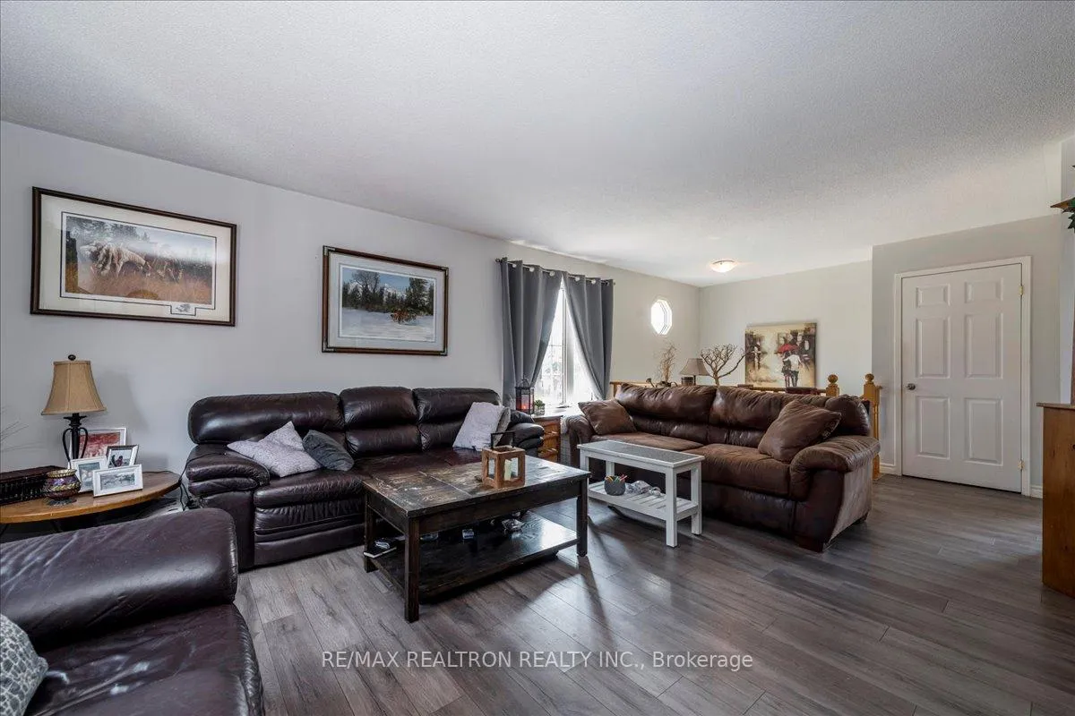 Photo 8 of 34 Butternut Drive, Barrie, Holly — HOMEH