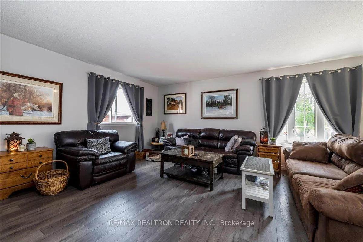 Photo 9 of 34 Butternut Drive, Barrie, Holly — HOMEH