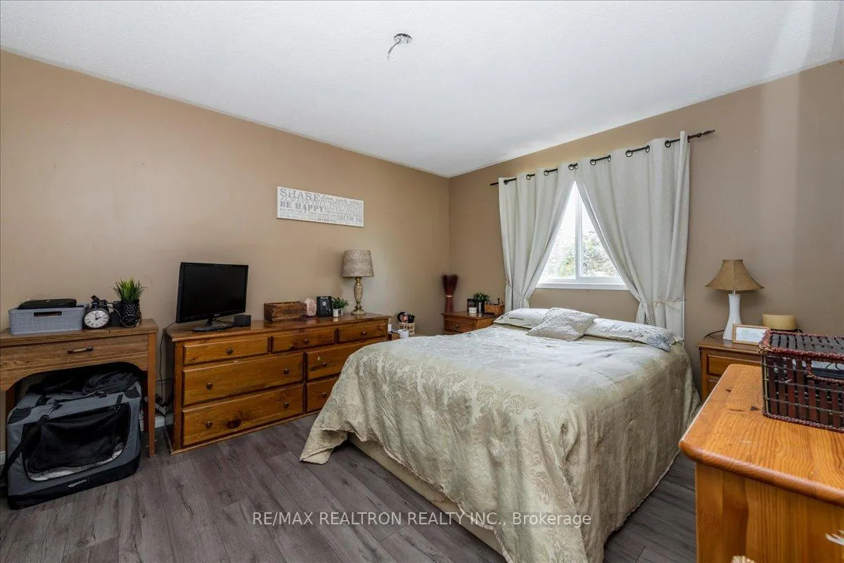 Photo 11 of 34 Butternut Drive, Barrie, Holly — HOMEH