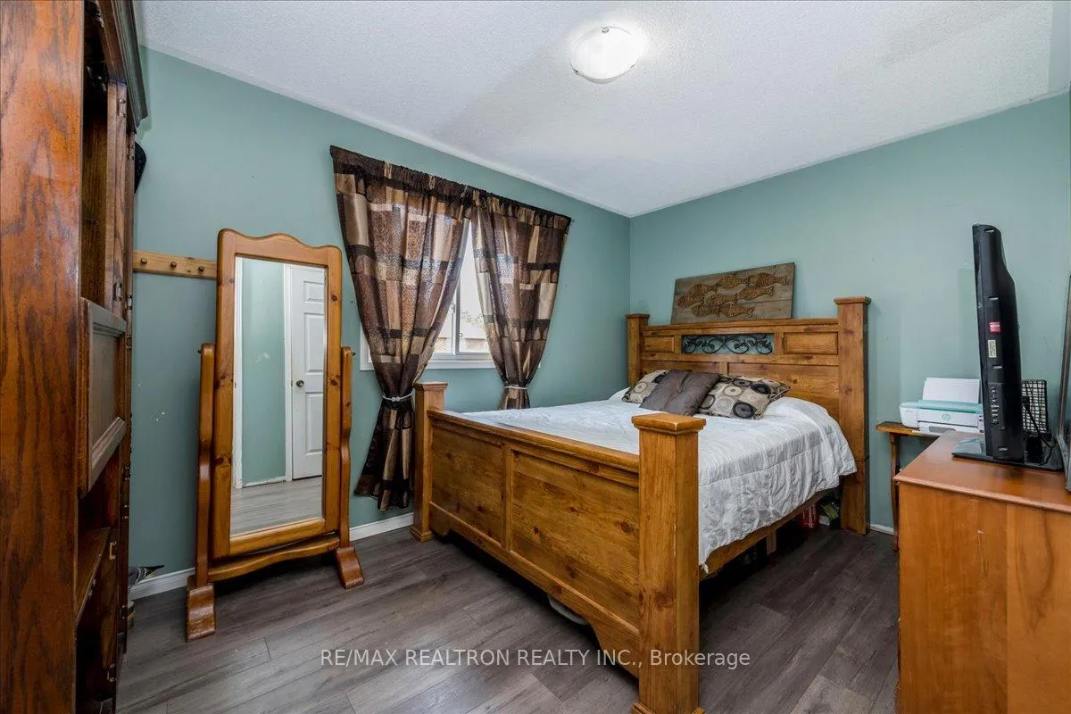 Photo 13 of 34 Butternut Drive, Barrie, Holly — HOMEH