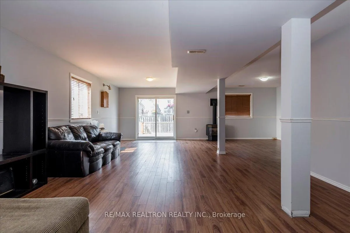 Photo 14 of 34 Butternut Drive, Barrie, Holly — HOMEH