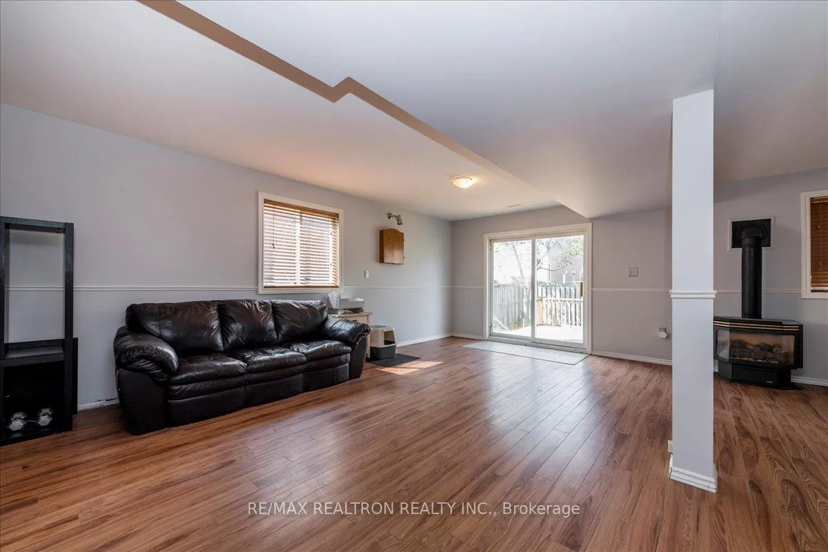 Photo 15 of 34 Butternut Drive, Barrie, Holly — HOMEH