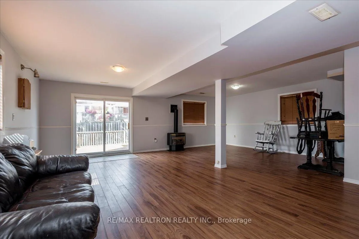 Photo 16 of 34 Butternut Drive, Barrie, Holly — HOMEH