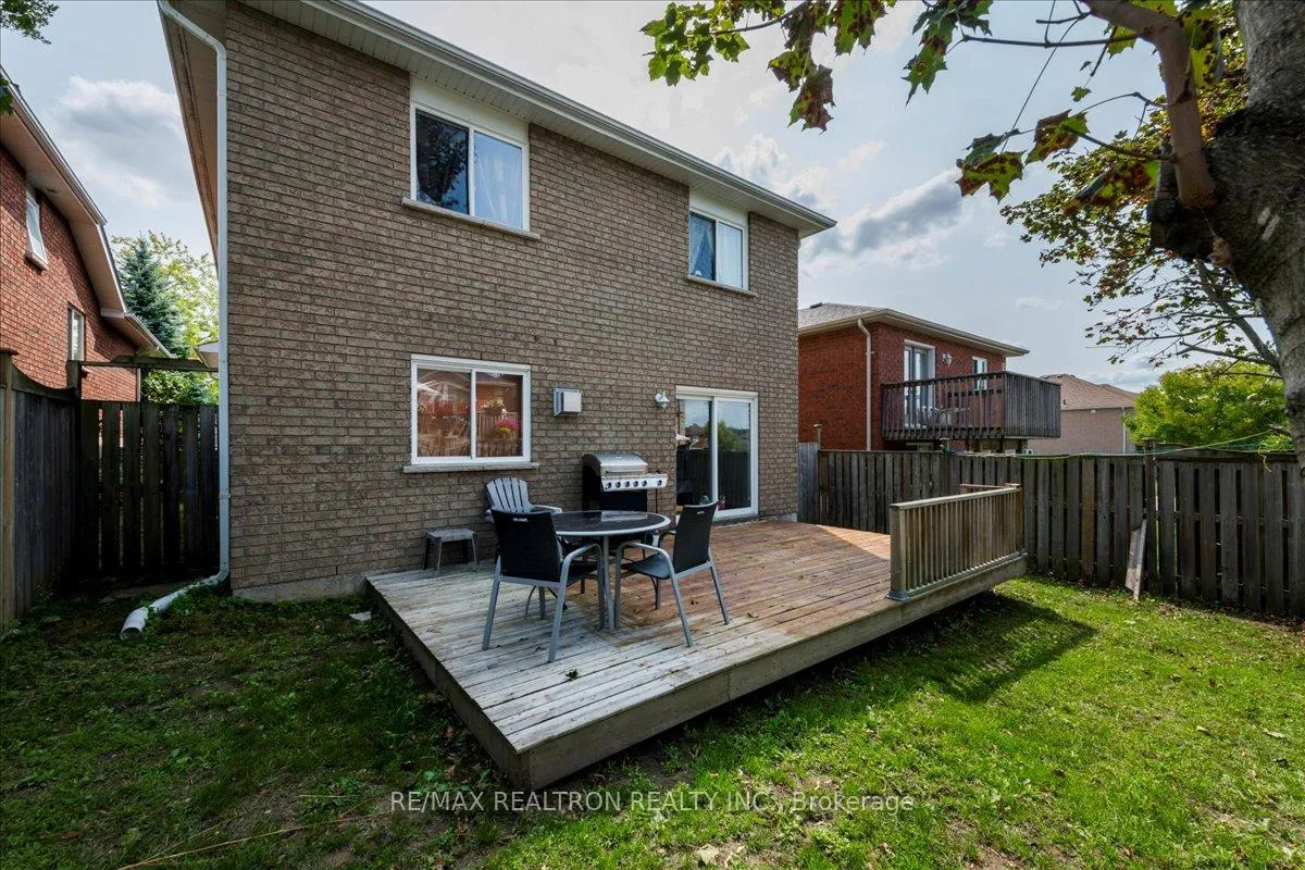 Photo 20 of 34 Butternut Drive, Barrie, Holly — HOMEH