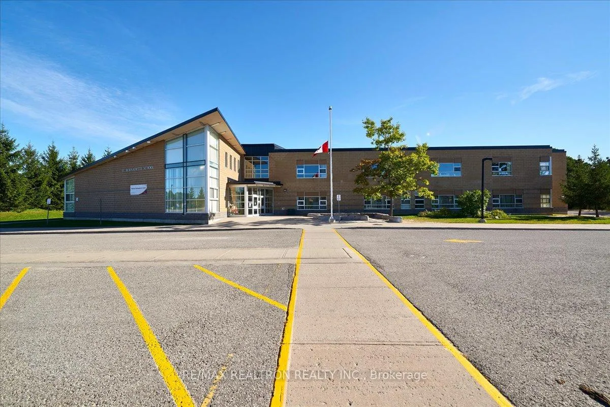 Photo 23 of 34 Butternut Drive, Barrie, Holly — HOMEH