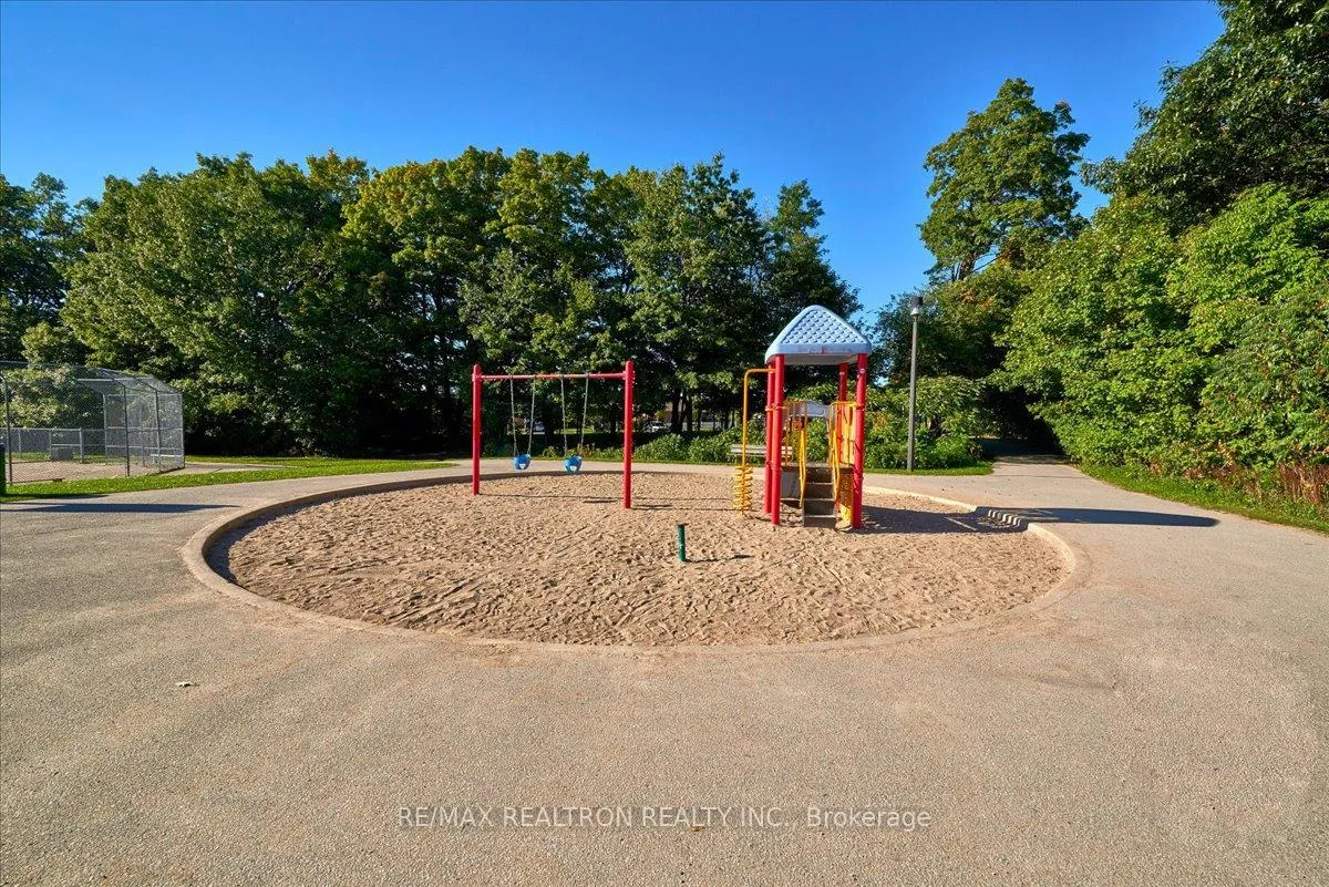 Photo 24 of 34 Butternut Drive, Barrie, Holly — HOMEH