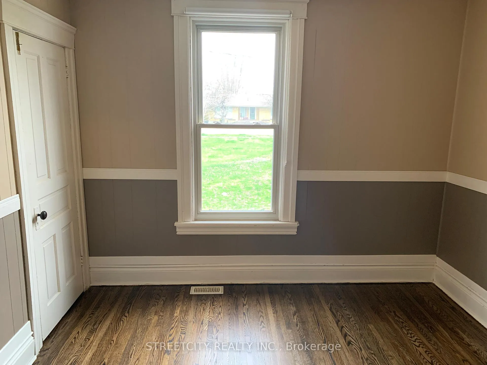 Photo 10 of 263 King Street N, Southwest Middlesex, Glencoe — HOMEH
