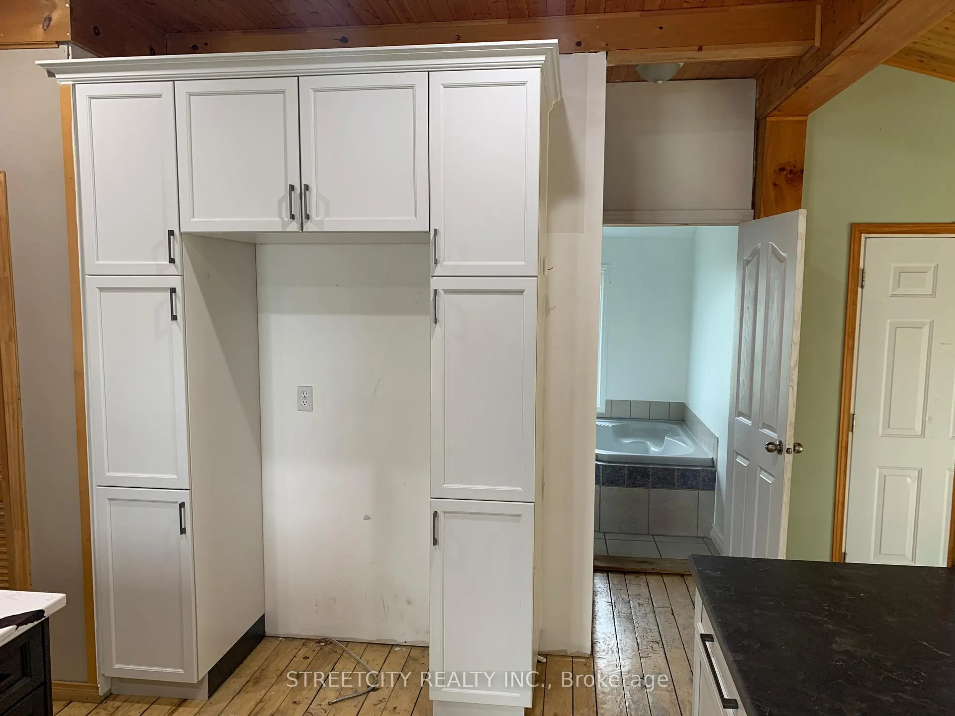 Photo 13 of 263 King Street N, Southwest Middlesex, Glencoe — HOMEH
